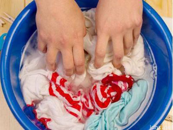 手洗衣服怎么洗干净(图2)
