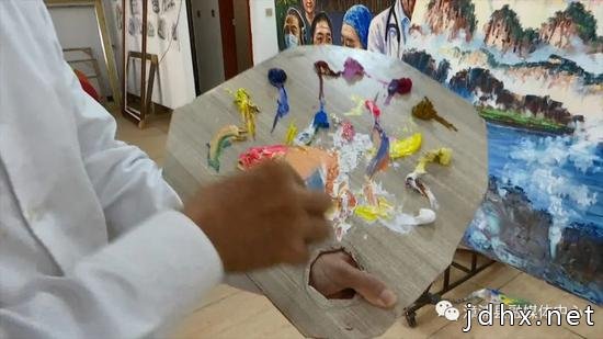 漳州漳浦一画家用钢刀作画 创作《武汉战疫》