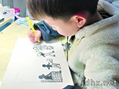 父母一线奋战 7岁儿子奇思妙想创作战疫绘本