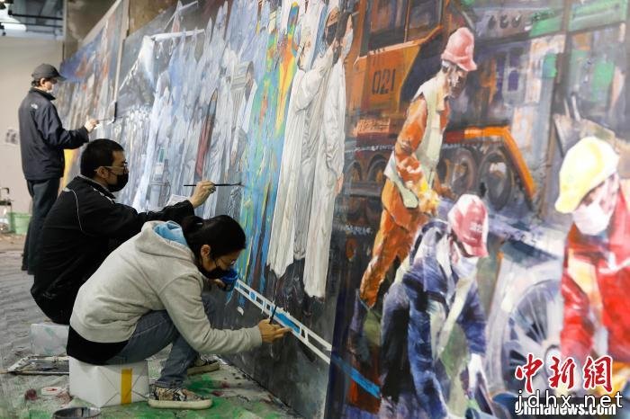 上海20余名画家共同创作长18米、高2.2米“战疫”主题作品《召唤》