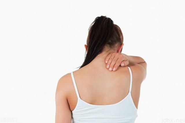 颈椎病发作疼痛难忍？这5种方法可以有效缓解(图1)