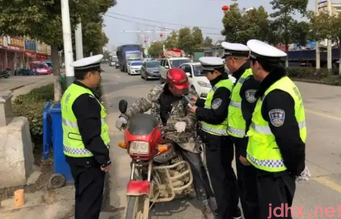 拿了事故认定书交警就不管了吗3