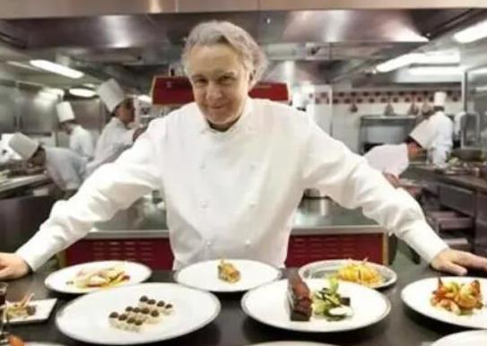 欧美十大顶级厨师排名，乔·卢布松米其林总星数最多、艾伦·杜卡斯闻名世界(图2)